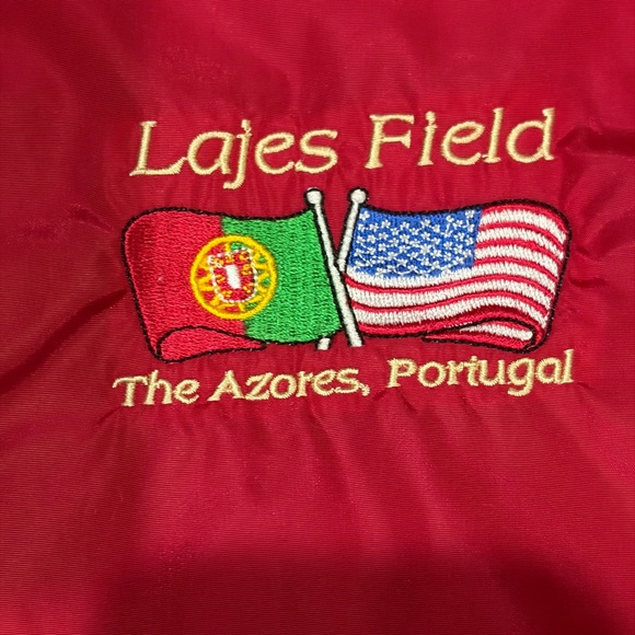 Lajes Field The Azores, Portugal Men’s Size Large Gear Windbreaker Red - Picture 3 of 3